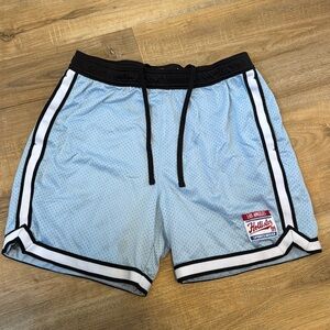 Excellent condition - Hollister Men’s Mesh Basketball Shorts- Size Small